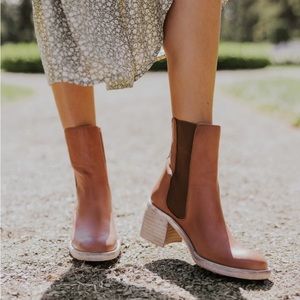 Free People Essential Chelsea Boots in Whiskey- Size 41